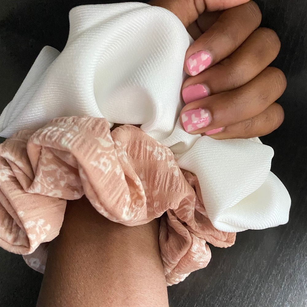 White & light pink scrunchy bundle